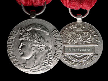 Medaille du travail argent 20ans avec gravure personnalisee 
